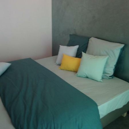 Agreable Appartement Proche Gare Libourne Exterior photo